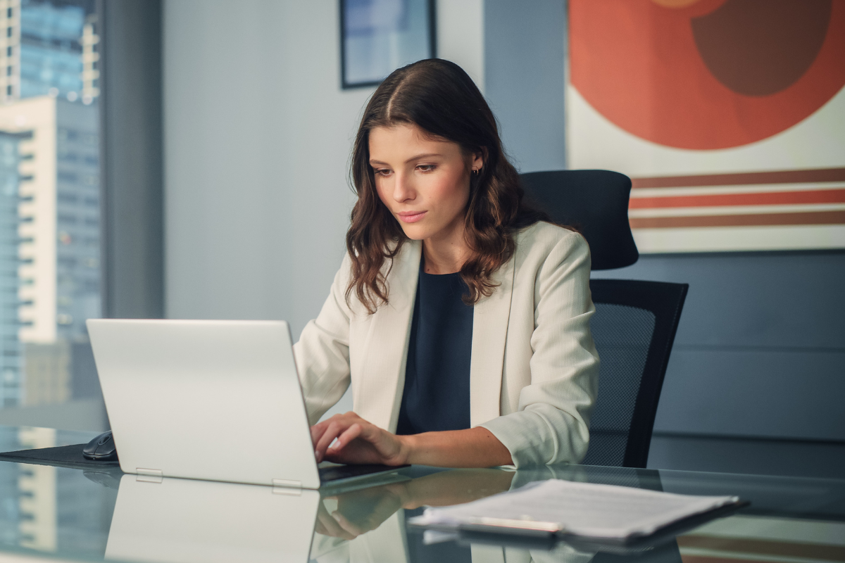 Business-women-looking-at-work-computer image