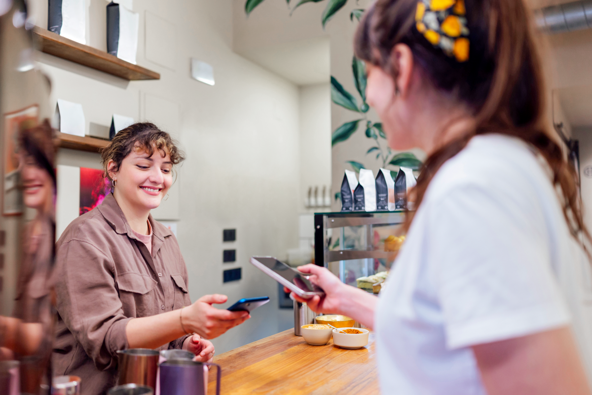 small-business-accepting-tap-to-pay-payment image