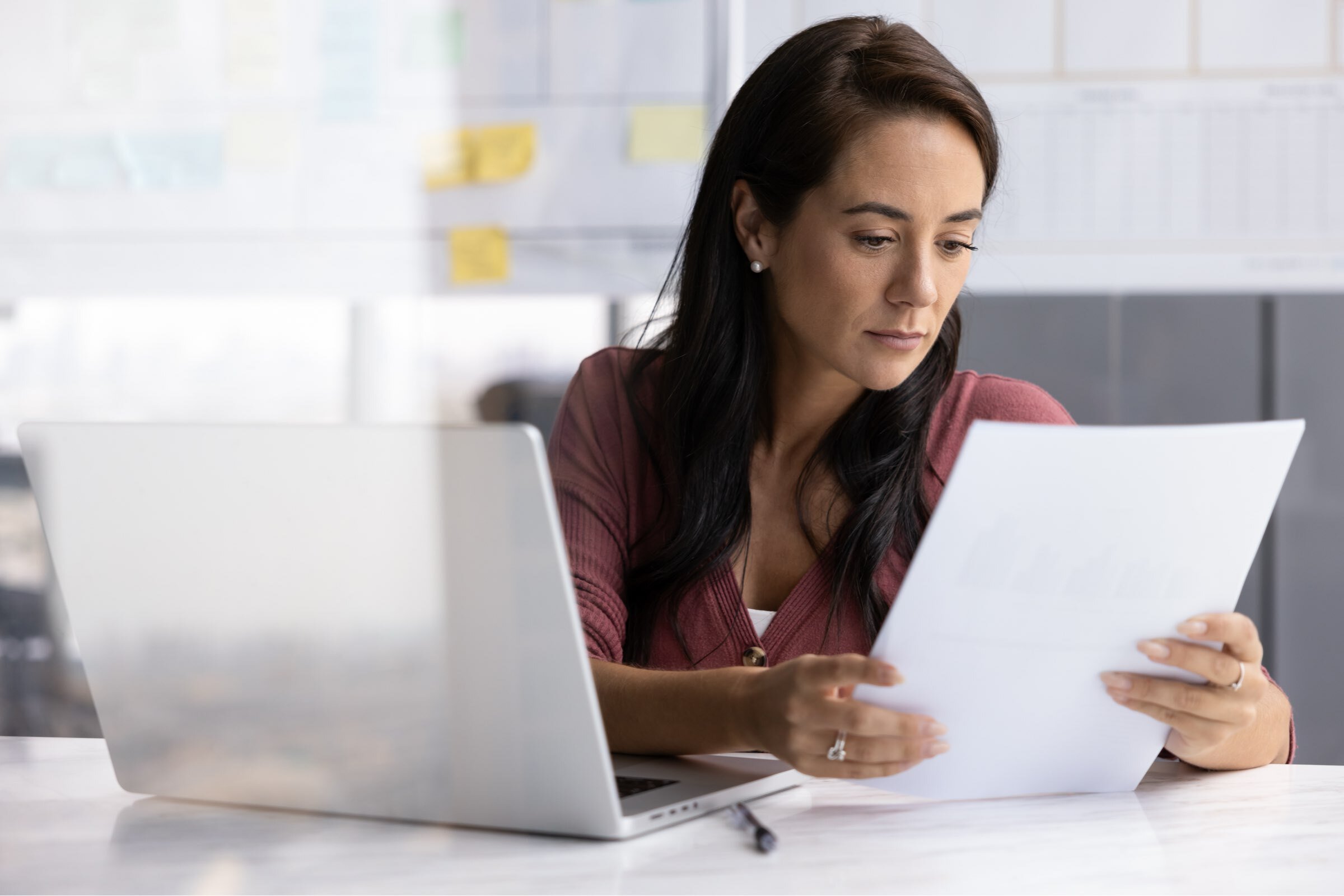 leader-learning-about-digital-banking-platform-benefits image