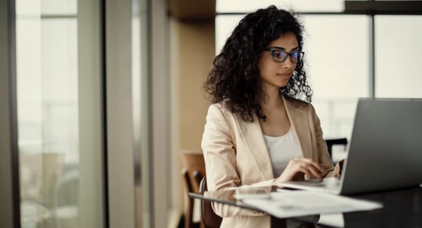 Businesswoman working on laptop in a coffee shop